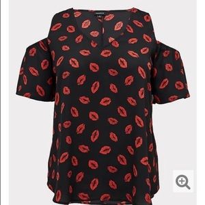 Cold shoulder Kiss blouse
